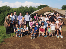 スタッフ集合写真です（バーベキュー大会）