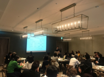 年初には全従業員が集い、会議と懇親会を実施しています