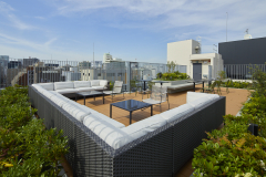 休憩等に自由に使えるルーフトップバルコニーです。