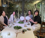 お客様のお店で食事会の様子