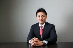 代表の山崎と申します。