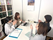 スタッフ同士の打ち合わせの様子です