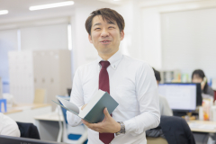 代表の石川です。愛読書はもちろん 『労働基準法コンメンタール』です♪
