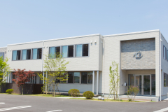 社屋（2019年に新築移転した綺麗なオフィスです）