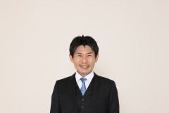 代表の駒田です