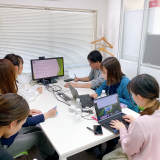 社内勉強会で知識の習得に励んでいます