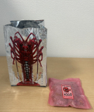 スタッフの夏休みのおみやげ。しょっぱいものが好きといったら買ってきてくれました。やさしい。