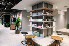 渋谷オフィス：グループ企業の様々な商品が展示