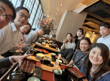 繁忙期の前にはみんなで美味しいものを食べて気合を入れます！