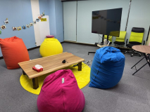 ヨギボーでリラックス出来るミーティングルーム