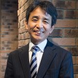 代表の尾﨑です