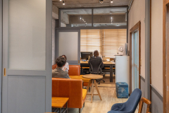 執務スペース、応接室などオフィス内の様子