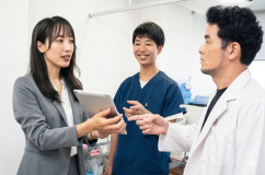 医師や医療スタッフが診療に専念できるよう労務面を支えます。