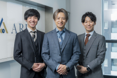 ARK GROUP 代表 橋場（中）と役員です。