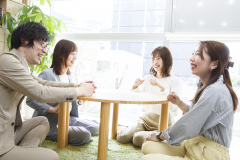 大阪オフィスに集合した際は活発な会議が行われます。