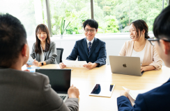 オフィスはフリーアドレスです。（親会社のメディヴァと共用）