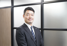 代表弁護士の戸田哲です