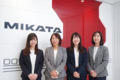 スタッフ集合写真
