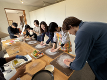 チームビルディングを目的とした社外研修の写真です