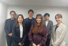 スタッフ集合写真です。