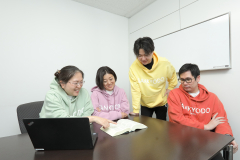 経験豊富な先輩スタッフが優しくサポートいたします。